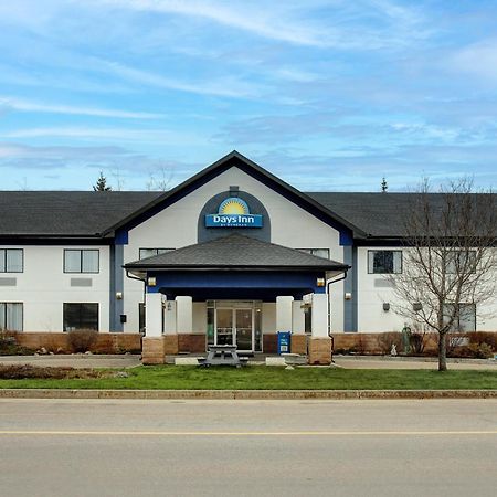Days Inn By Wyndham Whitecourt Exterior photo