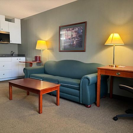 Days Inn By Wyndham Whitecourt Exterior photo