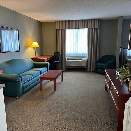 Days Inn By Wyndham Whitecourt Exterior photo