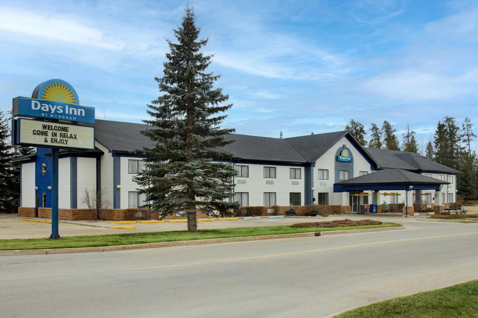 Days Inn By Wyndham Whitecourt Exterior photo
