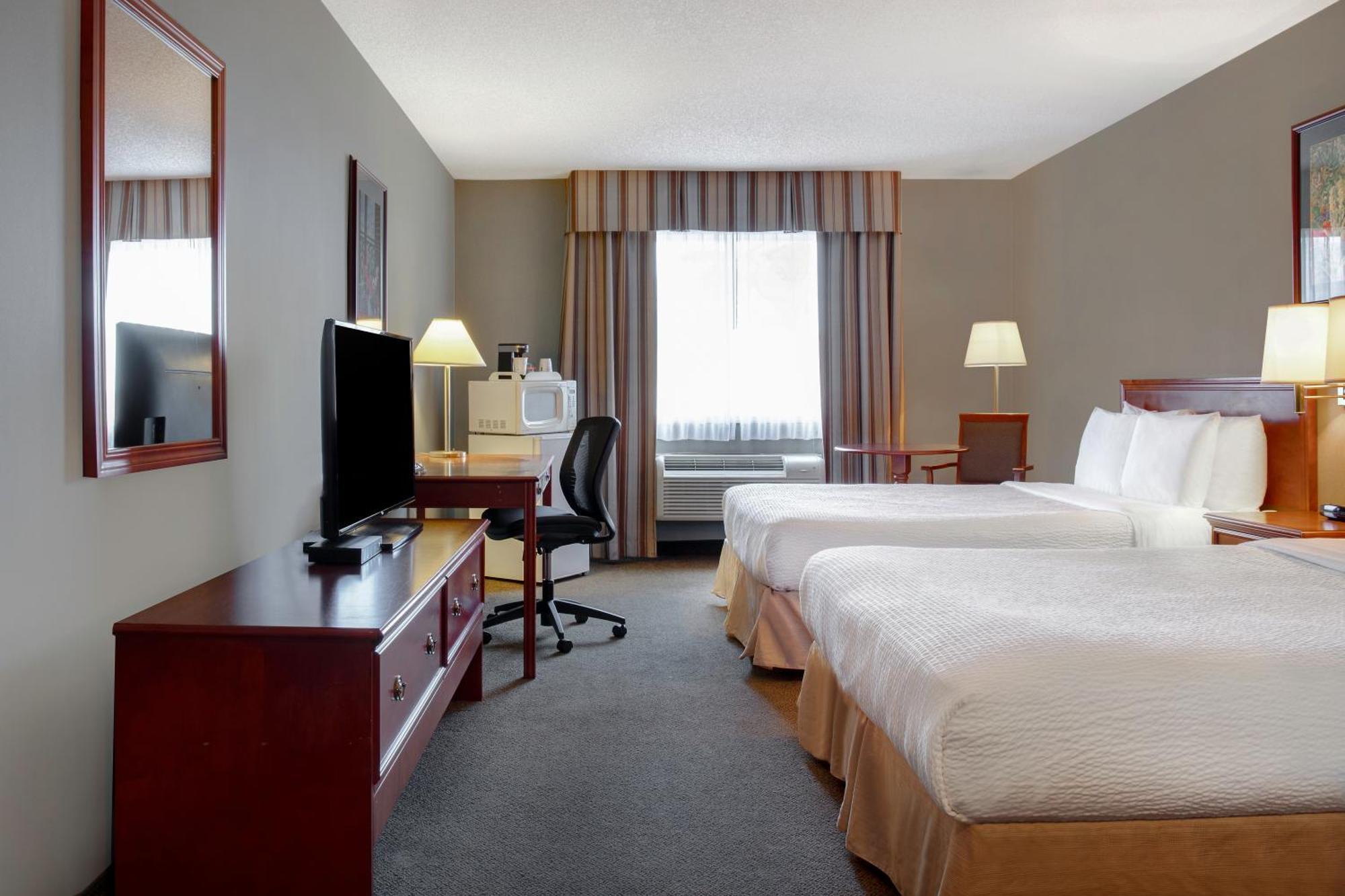 Days Inn By Wyndham Whitecourt Exterior photo