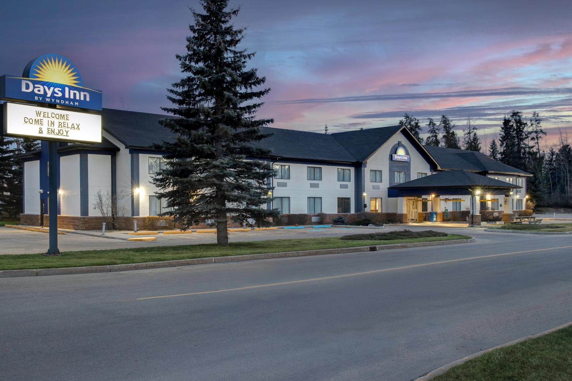 Days Inn By Wyndham Whitecourt Exterior photo