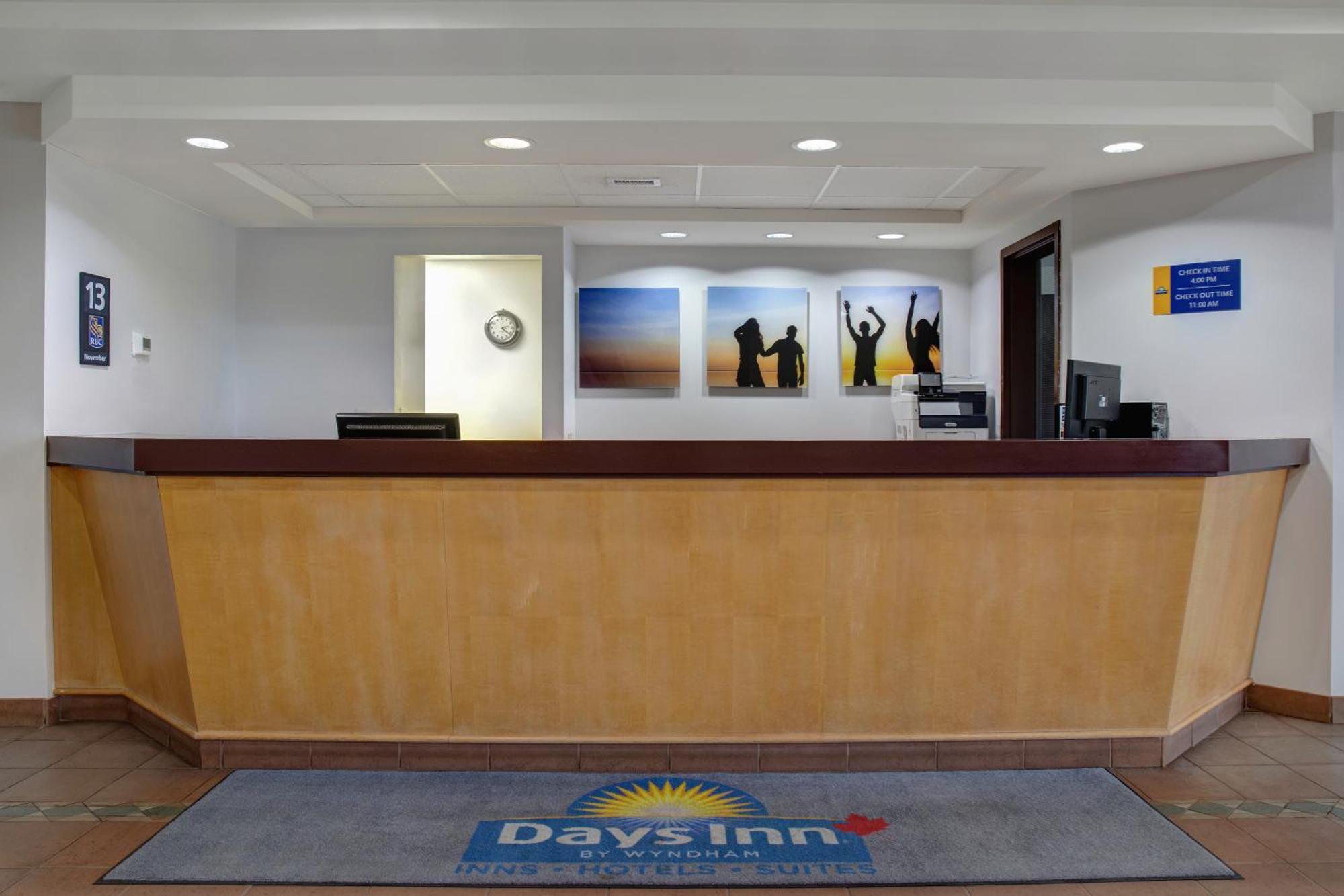 Days Inn By Wyndham Whitecourt Exterior photo