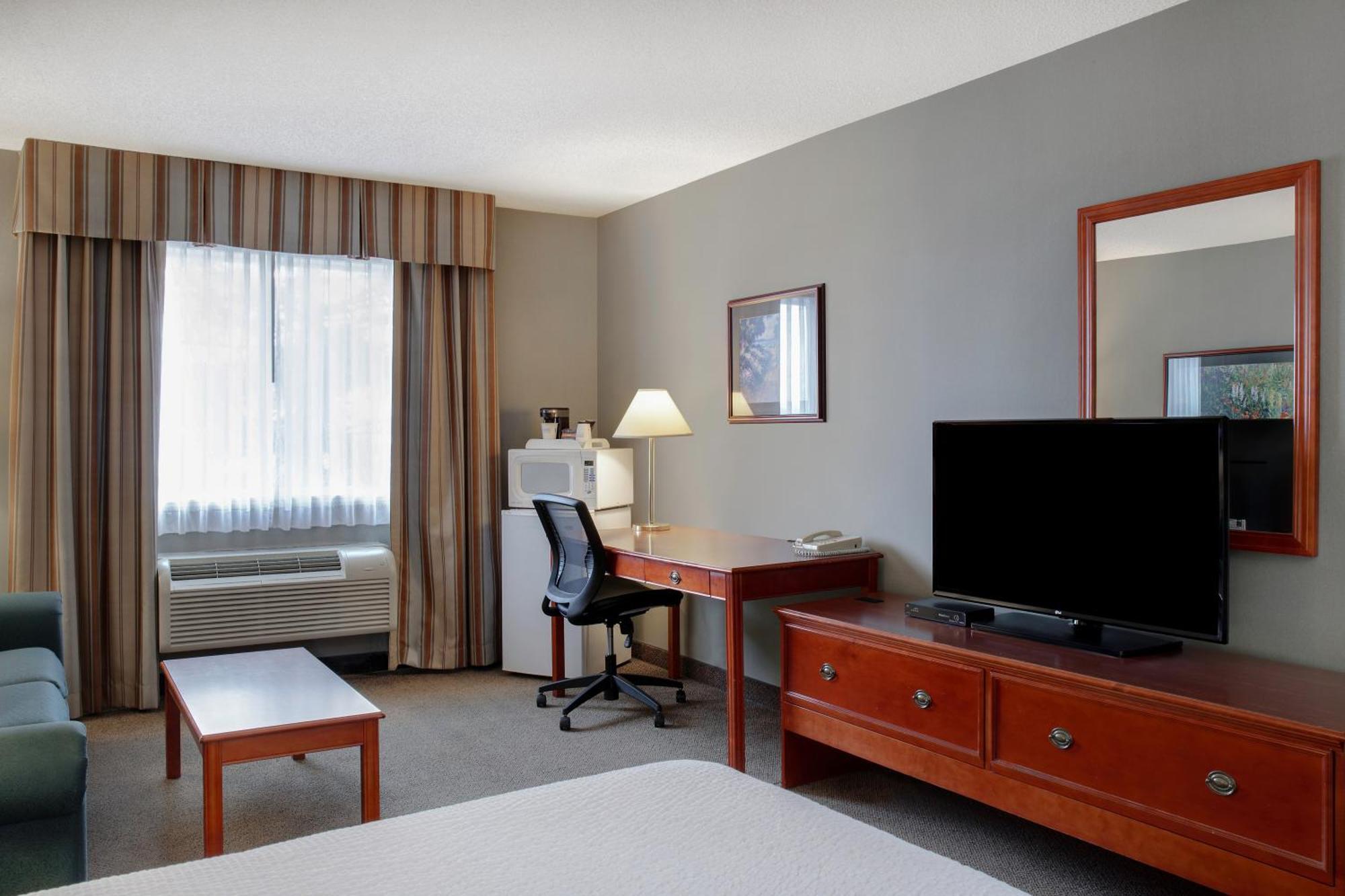 Days Inn By Wyndham Whitecourt Exterior photo