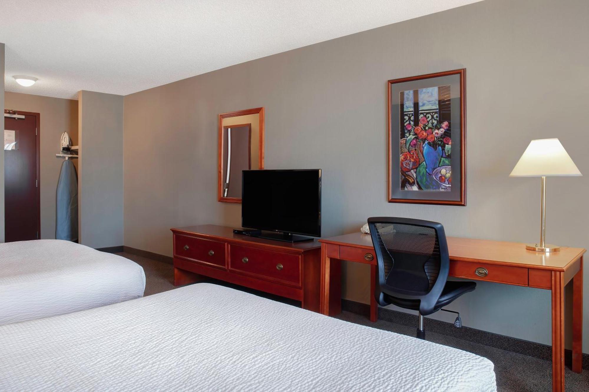 Days Inn By Wyndham Whitecourt Exterior photo